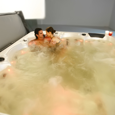 Acrylic Massage Therapy Hot Tub Spa Jacuzzi Tub For Outdoor Relaxation 5 Persons