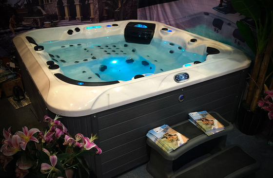 5 People Customized Outdoor Whirlpool Bathtub Freestanding Hot Tub With 33 Jets